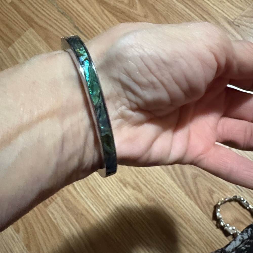 GREEN BLUE SHADES OF ABALONE SHELL SILVER BANGLE MAGNETIC 7" BRACE:ET